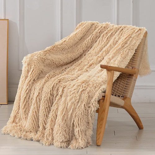 Wrap Yourself in Luxury: The Ultimate Throw Blanket Experience